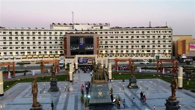 محافظ أسوان يتفقد جاهزية المدارس لإنطلاق ماراثون امتحانات الثانوية العامة