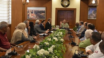 محافظ بورسعيد يبحث الاستعدادات لامتحانات الثانوية العامة مع مديري المدارس