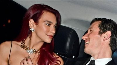 خاتم فريد من نوعه..دوا ليبا تؤكد خطوبتها من الممثل البريطاني كالوم تيرنر