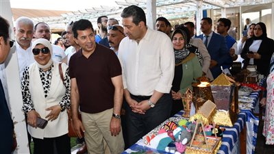 وزير الرياضة ومحافظ دمياط يتفقدان ملتقى التوظيف وورش 