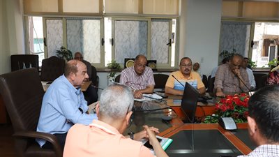 رئيس الصرف الصحي بالإسكندرية يعقد اجتماعًا تنسيقيًا استعدادًا لموسم الصيف