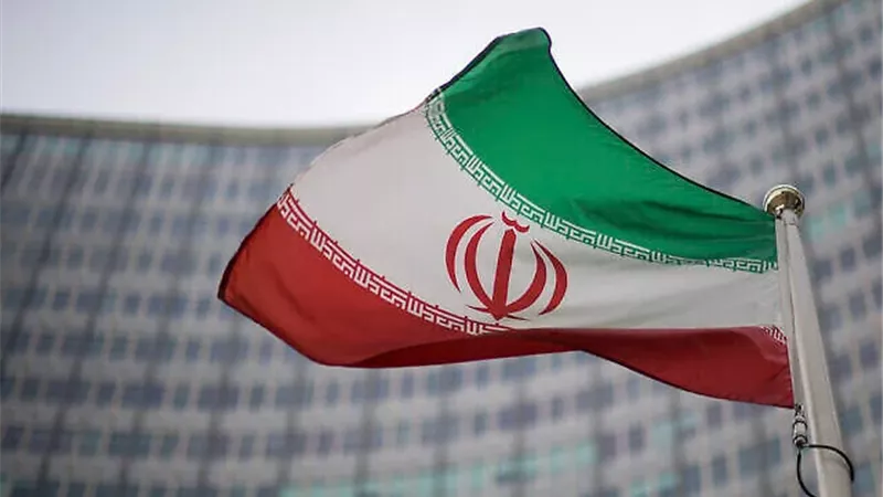 إيران