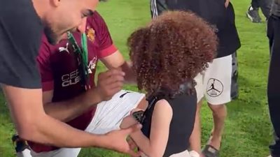 أحمد هاني يحتفل بكأس العاصمة مع ابنته: 