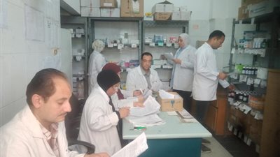 فحص وتوفير العلاج لــ1461حالة بقافلة للصحة ضمن حياة كريمة بقرية النويرة