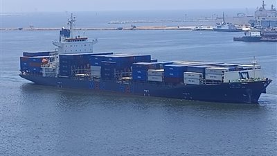 ميناء الإسكندرية يستقبل سفينة الحاويات العملاقة MAERSK HONG KONG |صور