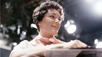 كوني فرانسيس تتفاجأ بعودة أغنيتها “Pretty Little Baby” إلى الترند: لم أتذكّرها