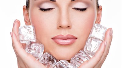 غمر الوجه بالماء المثلج .. سر بسيط لبشرة نضرة ومشدودة