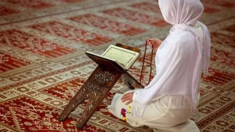 دخول المرأة المسجد