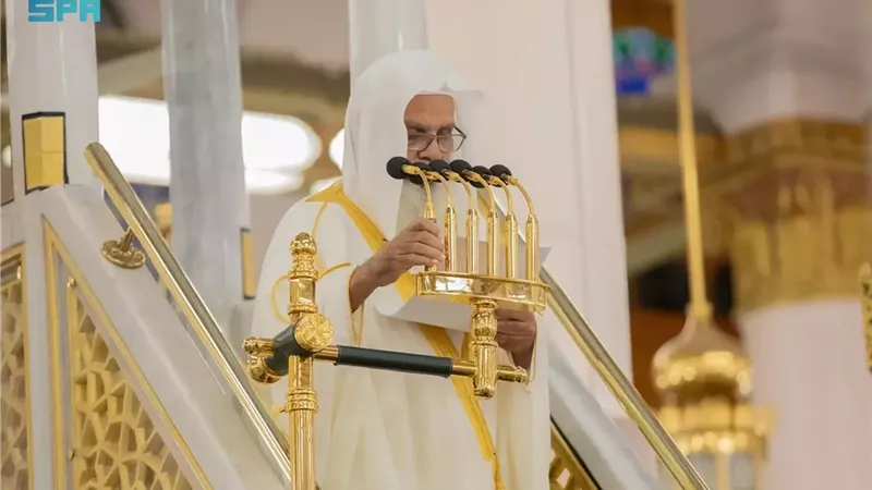 الدكتور علي الحذيفي