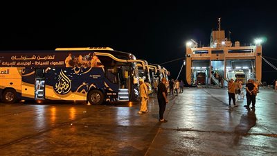 وصول 306 حاج و7 باصات لميناء نويبع البحري من حجاج البر