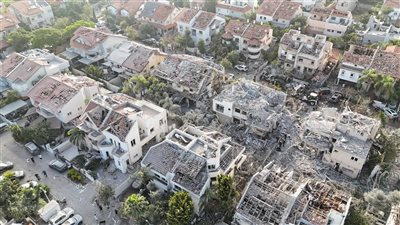 دمار غير مسبوق لمدينة إسرائيلية بعد هجوم صاروخي باليستي إيراني|صور
