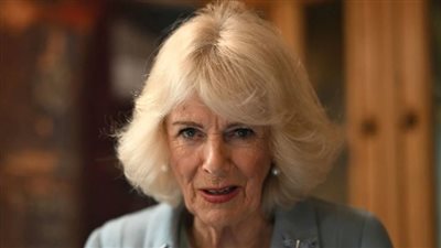 الملك تشارلز يكشف أسرار الموضة للملكة كاميلا خلف الأبواب المغلقة