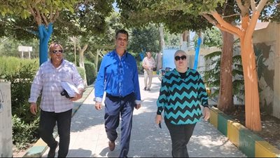 منذ الصباح الباكر.. وكيل تعليم الجيزة تتابع تجهيز وتسليم لجان الثانوية العامة 