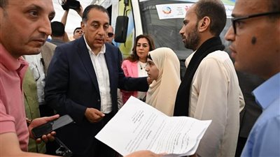 رئيس الوزراء يتفقد الخدمات المقدمة لمواطني قرية زاوية صقر في البحيرة 