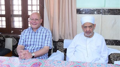 رئيس جامعة سوهاج في ضيافة شيخ الأزهر بساحة «آل الطيب» بالأقصر 