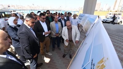 وزير الإسكان ومحافظ الإسكندرية يتفقدان مشروع إنشاء كوبرى 45«محور السادات»