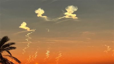 «تغيير طريق المسيرات سببًا».. خبير: يمكن رؤية الأعمدة المضيئة على بُعد 100 كم