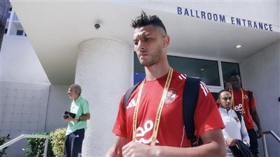 لاعب الأهلي السابق : أشرف داري 