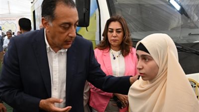 والدة الطفلة المصابة بالعمي: ليا يومين في الشارع ورئيس الوزراء استجاب لعلاجها