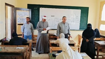 دون شكاوى.. طلاب الثانوية الأزهرية بالسويس يؤدون امتحان الفيزياء  