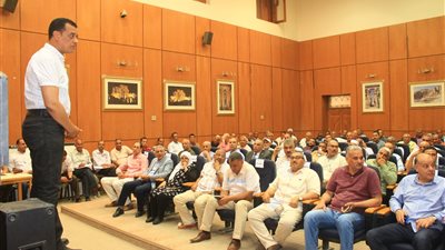 استعدادًا لماراثون الثانوية العامة.. اجتماع موسع مع رؤساء اللجان بسوهاج |صور