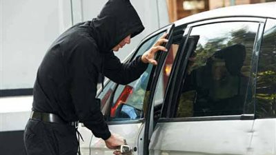 جريمة داخل سيارة ذكية.. سرقة مسن عربي على يد شقيقتين وسائق بأكتوبر