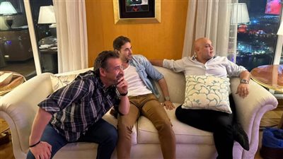 مستوي مختلف .. تركي آل الشيخ يروج لفيلم الكلاب السبعة 