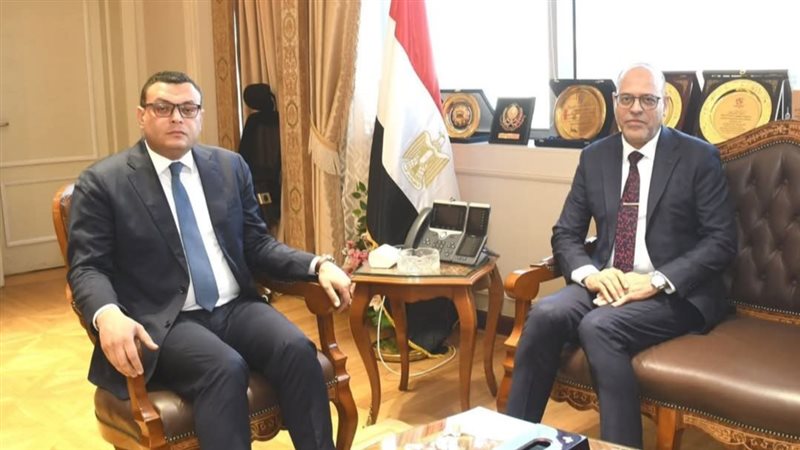 وزيرا الإسكان و العمل
