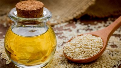 زيت السمسم.. سر الصحة والجمال الطبيعي في زجاجة واحدة