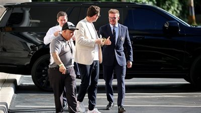 في حضور بيكهام .. وصول فريق انتر ميامي إلى ملعب هارد روك 