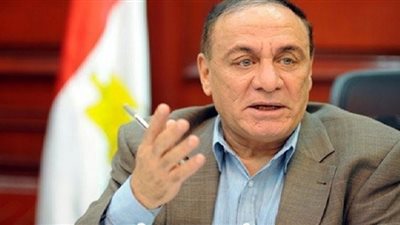 اللواء سمير فرج مازحًا 