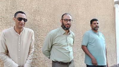  أولياء الأمور يدعمون أبناءهم بأول أيام امتحانات الثانوية العامة ببنى سويف  