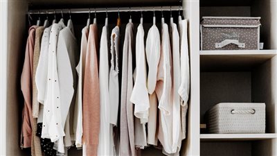 طرق طبيعية لتعطير خزانة الملابس.. دليلك العملي للحفاظ على رائحة منعشة
