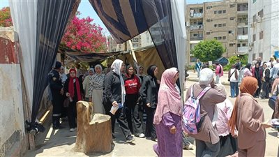 فرحة بسهولة الدين والتربية الوطنية بالقليوبية بعد انتهاء أول أيام الامتحانات 