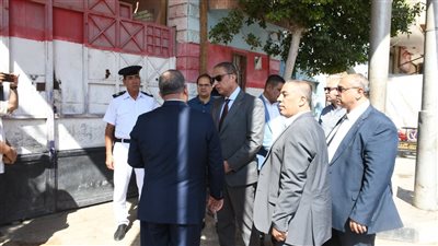 محافظ الفيوم يتفقد عدداً من لجان الثانوية العامة للاطمئنان على سير الامتحانات 