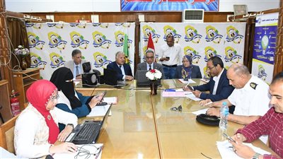 محافظ الفيوم يتفقد غرفة العمليات المركزية لمتابعة امتحانات الثانوية العامة