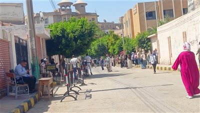 ابتسامات وأنفاس صعداء.. طلاب المنيا يصفون امتحاني الدين والوطنية بـ السهولة