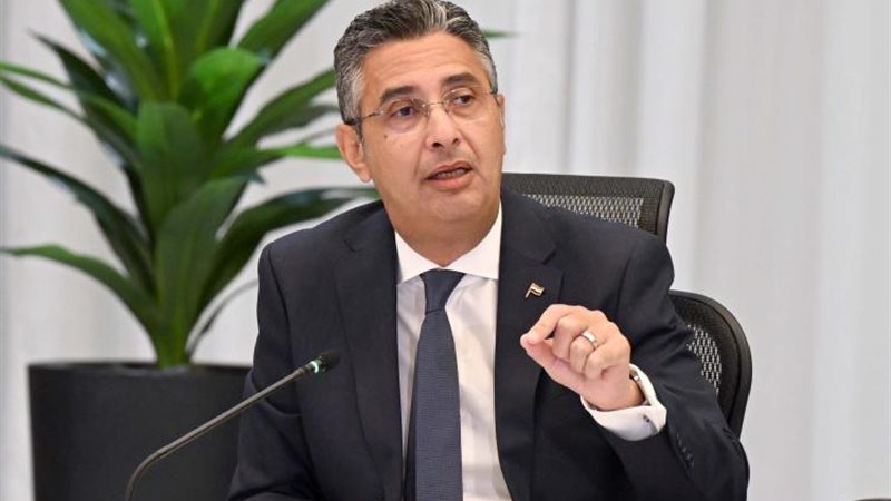 الدكتور شريف فاروق