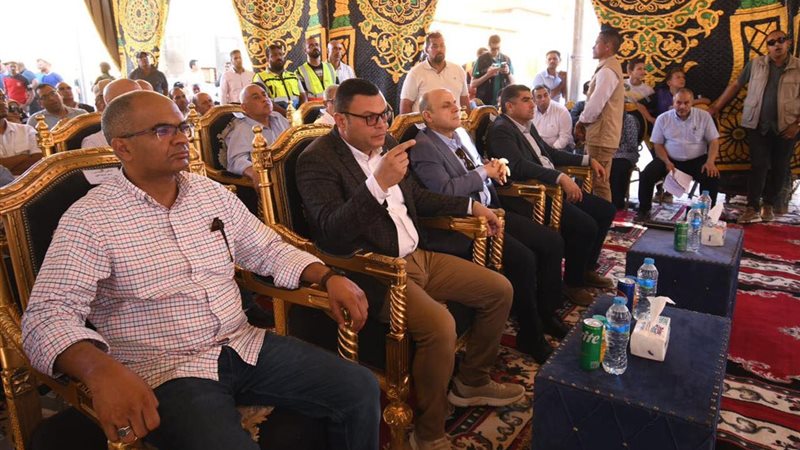 وزير الإسكان في كفر