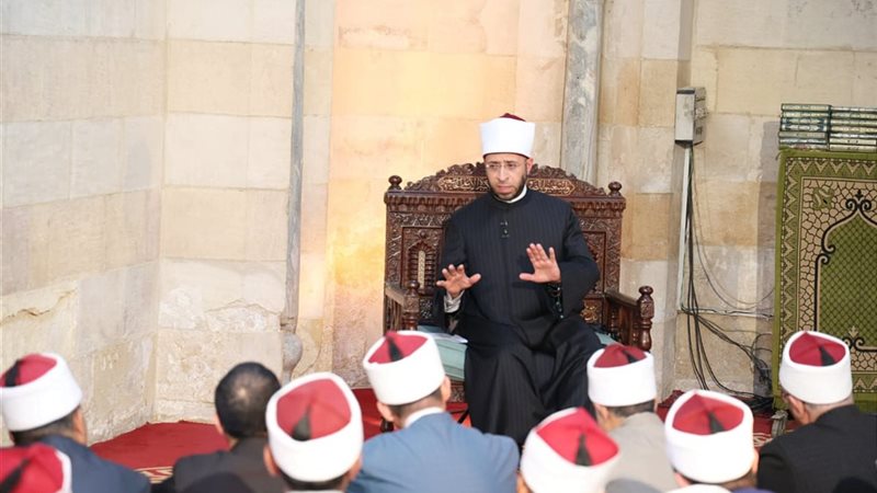 وزير الأوقاف بمسجد