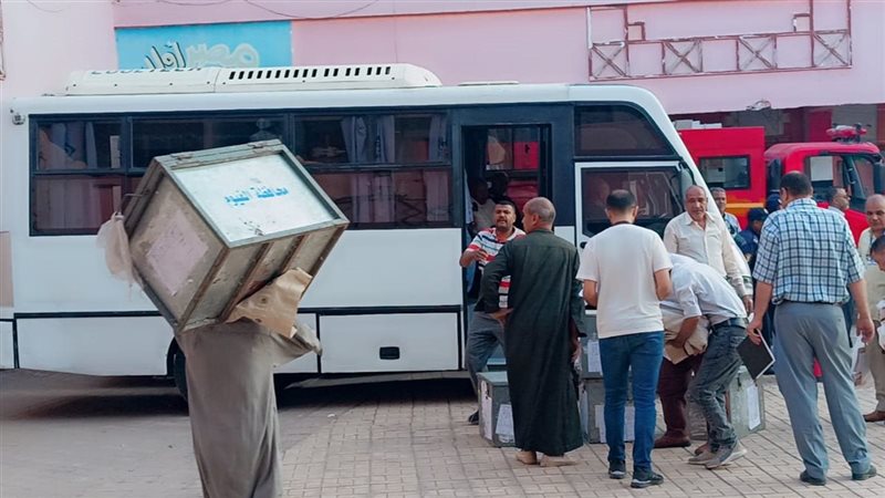 داخل مركز توزيع الاسئلة