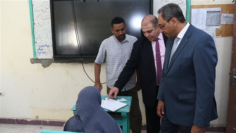 محافظ قنا