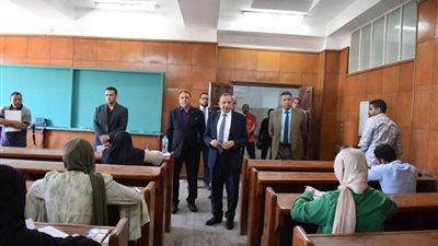 جامعة بني سويف: تأكيد على توفير بيئة آمنة ومريحة للطلاب أثناء الامتحانات