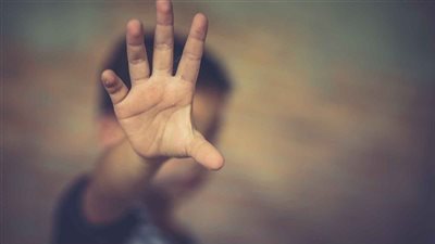 موظفة تتهم أسرة زوجها بـ«خطف» طفليها في فاقوس بالشرقية 