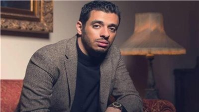 محمد يسري يكشف أسرار رحلته الفنية وتأثير والده الراحل في حياته