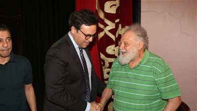 وزير الثقافة من بروفات الملك لير : يحيى الفخراني رمز من رموز الإبداع