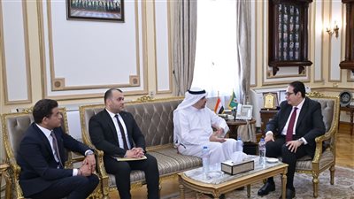 بحث التعاون الأكاديمي بين جامعة القاهرة وسفارة الكويت