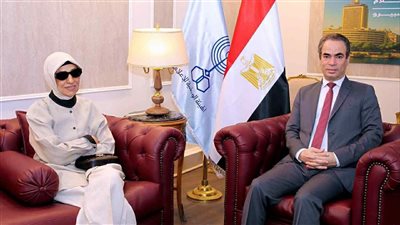 المسلماني يستقبل هدى نجيب محفوظ قبيل افتتاح ستوديو والدها في ماسبيرو