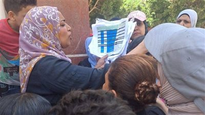 غضب بين أولياء الأمور بسبب طريقة إعلان نتيجة الابتدائية بمدرسة أحمد زويل 