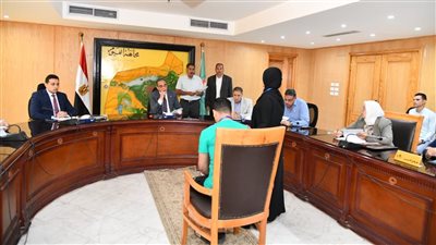 محافظ الفيوم يوجه بتوفير كرسي بالكهرباء لطالب ليعينه على الحركة